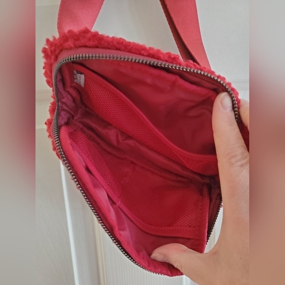 CC Nina Sherpa Fleece Fanny Pack Color: Burgundy - Picture 6 of 9